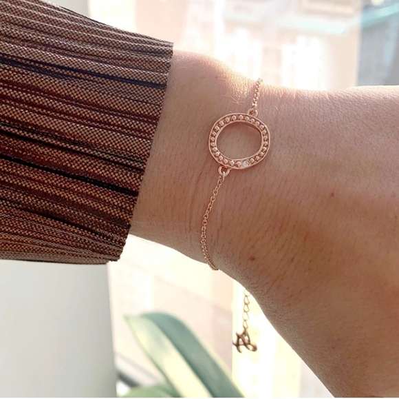 NWT Adore Circle Bracelet - Picture 2 of 5
